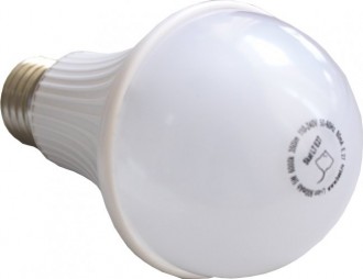 Лампа светодиодная c Li-ion аккумулятором SKAT LED-220 E27 (2455)